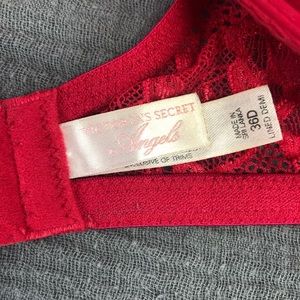 Victoria's Secret Intimates & Sleepwear - Victoria’s Secret 36D Lined Demi Bra in Red Victoria's Secret Intimates & Sleepwear - Victoria’s Secret 36D Lined Demi Bra in Red